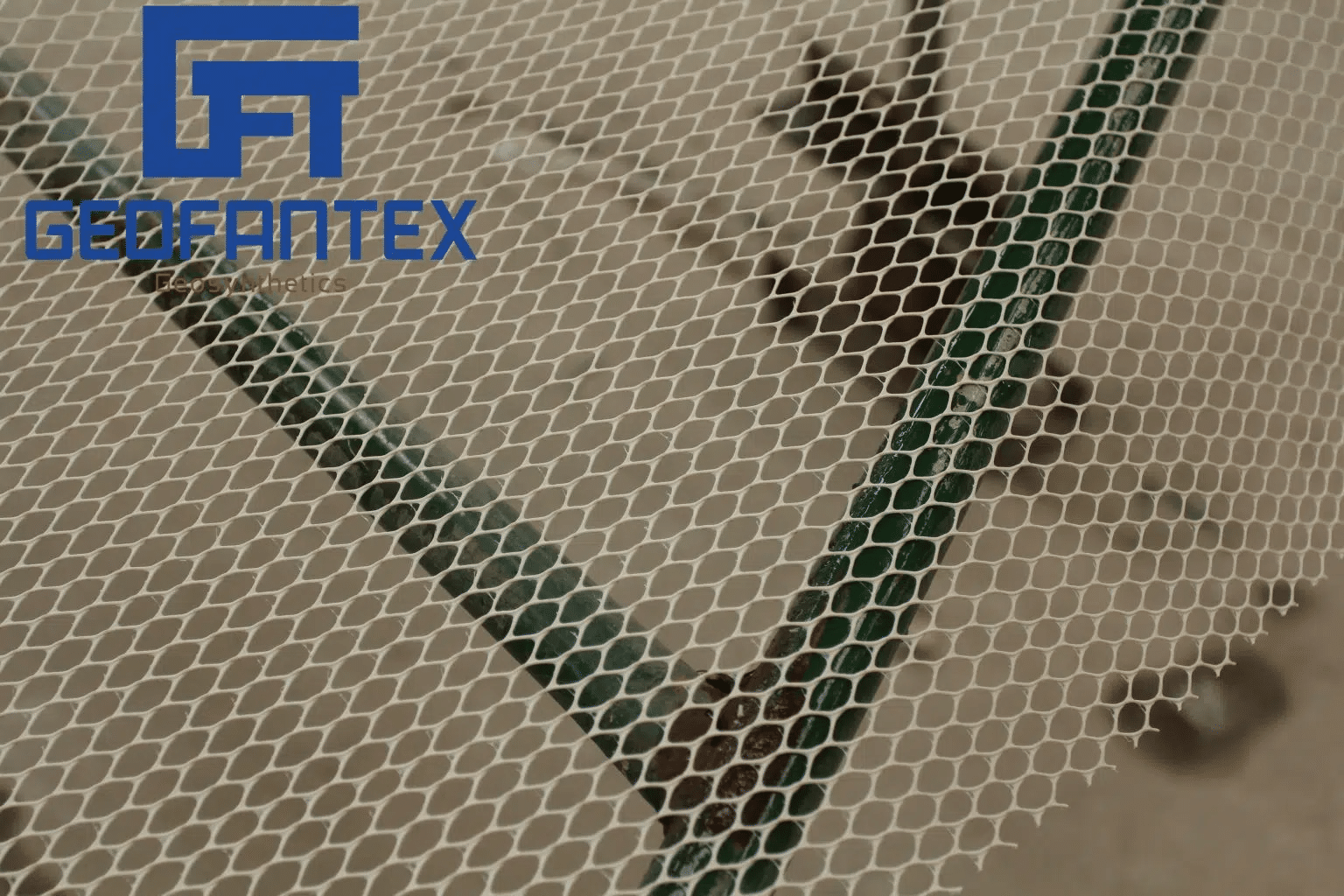 georred para ferrocarriles con geosintéticos reforzando terraplenes