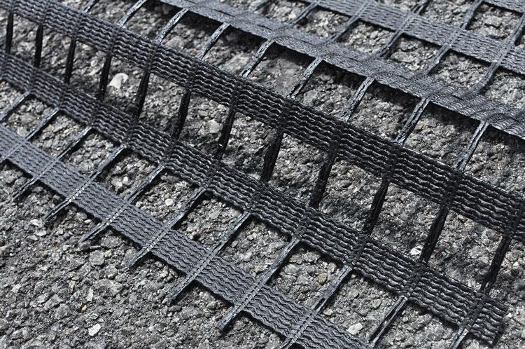 Geomalla de fibra de vidrio en refuerzo de carreteras y construcción de infraestructura vial