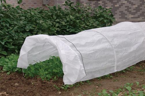 Geotextil para bancal elevado aplicado en proyectos de jardinería para control de suelo y drenaje eficiente