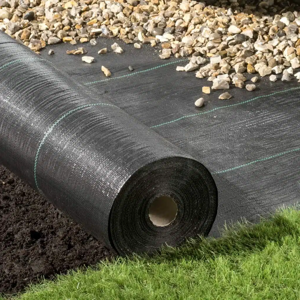 Construcción de caminos de grava: La importancia de la tela de jardinería y la capa de base resistente