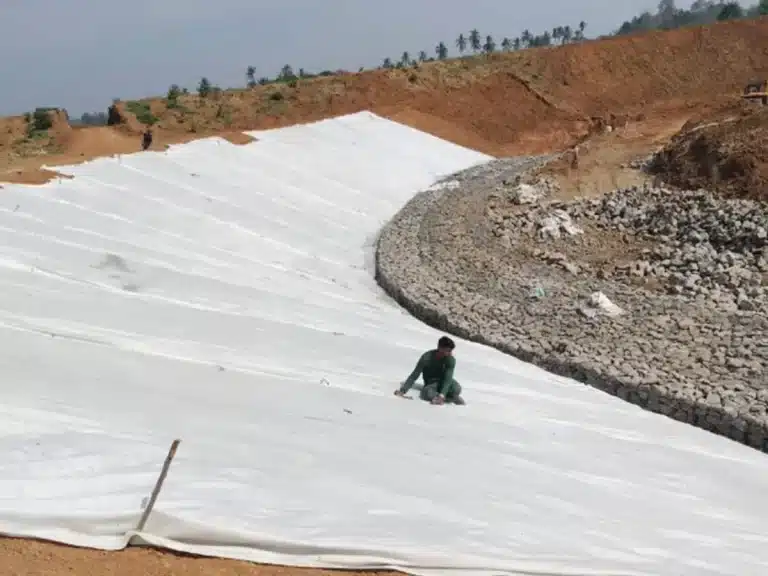 Cómo los geotextiles no tejidos mejoran los sistemas de drenaje: Explicación de la finalidad y las aplicaciones