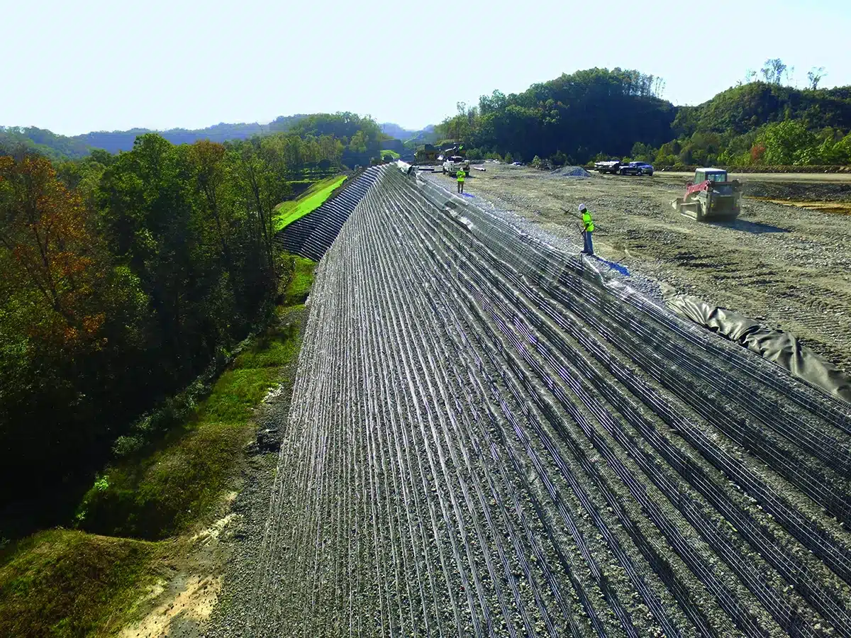 geomallas para taludes en proyecto de estabilización y refuerzo de una autopista