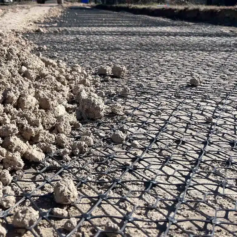 Refuerza tus Proyectos con Geomallas Triaxiales de Alta Calidad