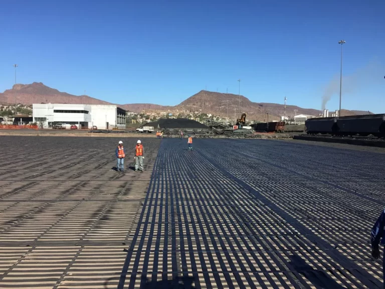 Aplicación de geomallas de un solo eje en la movilización de carga a largo plazo