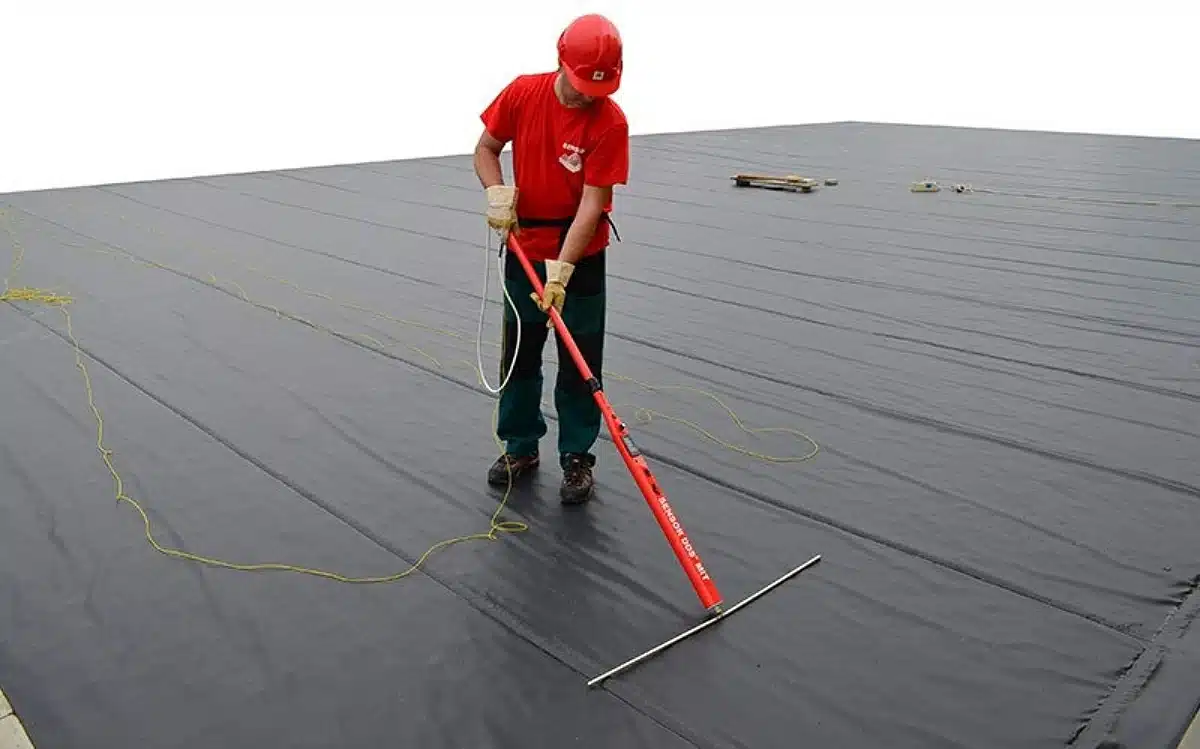 manta geotextil para techos instalada como protección en proyecto de impermeabilización