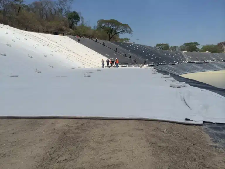 Avances recientes en revestimientos de arcilla geosintética