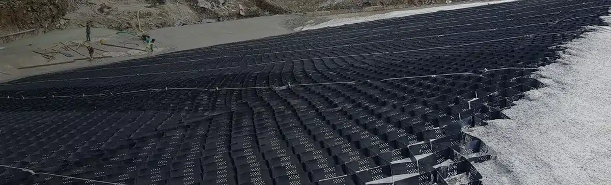 Geoceldas Pavco usadas para refuerzo de carreteras, taludes y pavimentos aeroportuarios