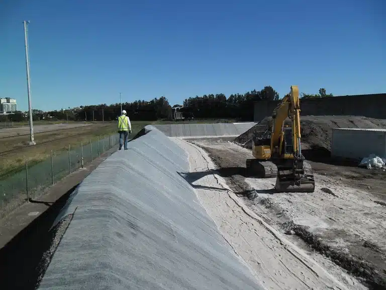 Los beneficios y soluciones del muro de contención reforzado con geosintéticos en proyectos de construcción