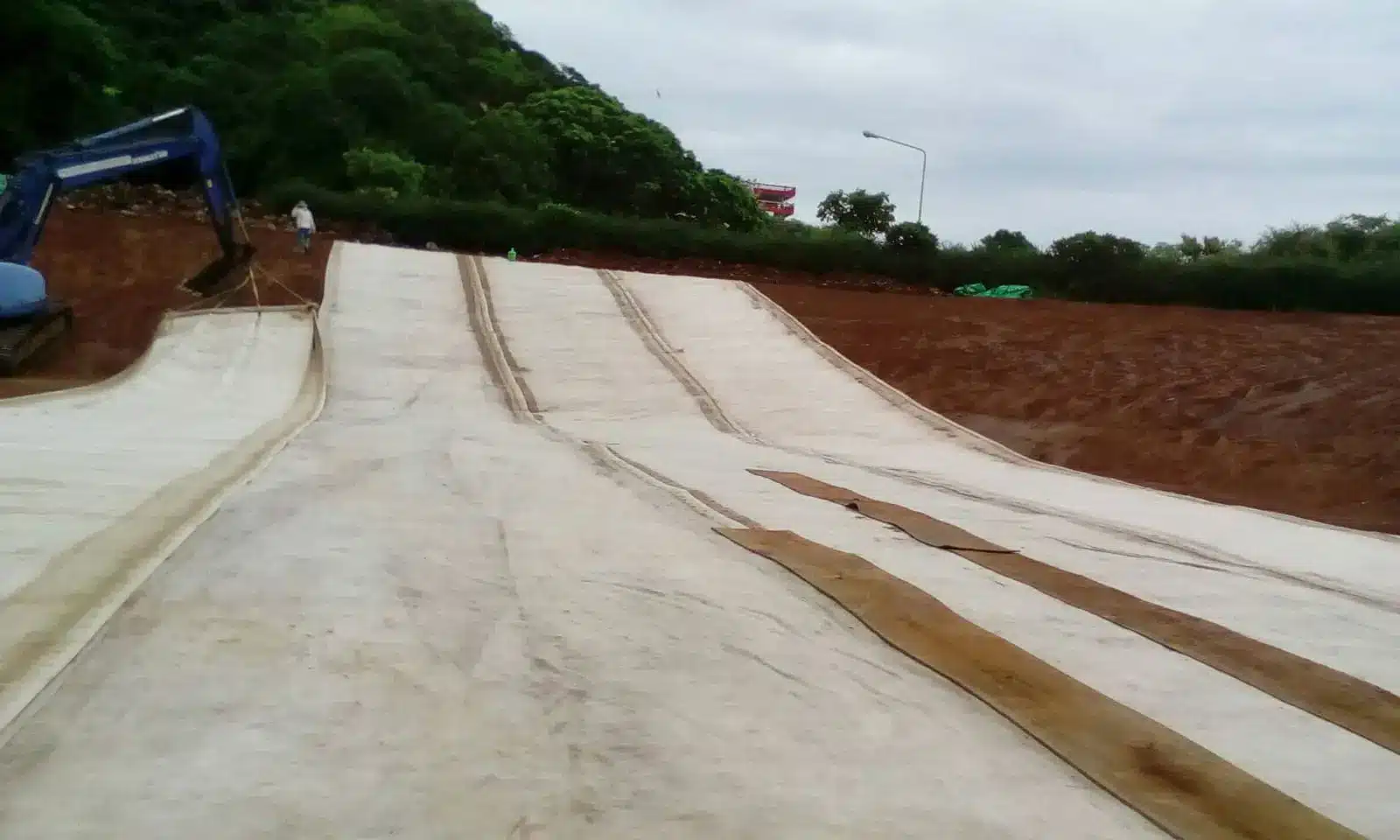 laborcontrol geosinteticos durante la instalación en obra civil