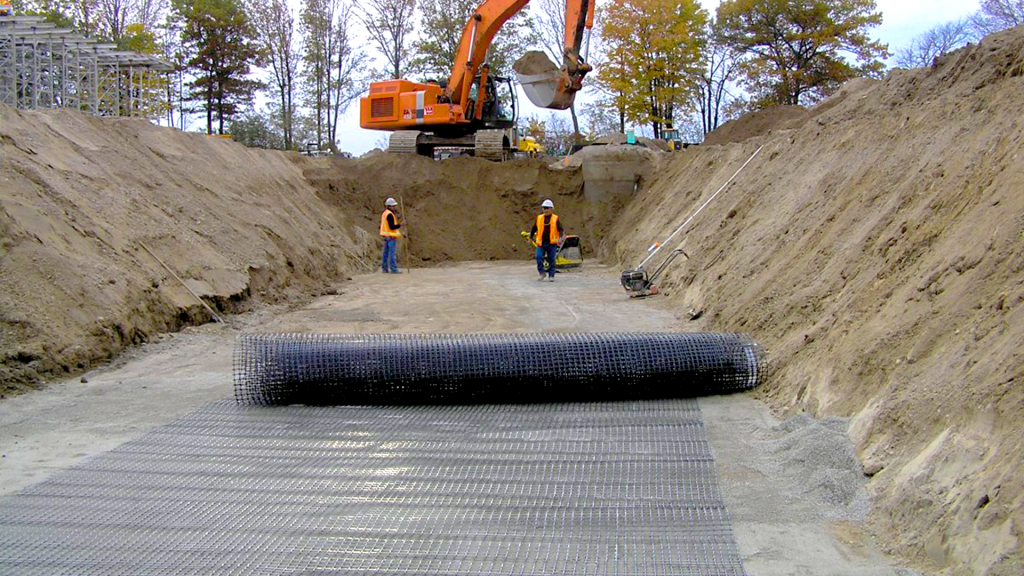 geomalla biaxial utilizada en refuerzo de carreteras y estabilización del terreno