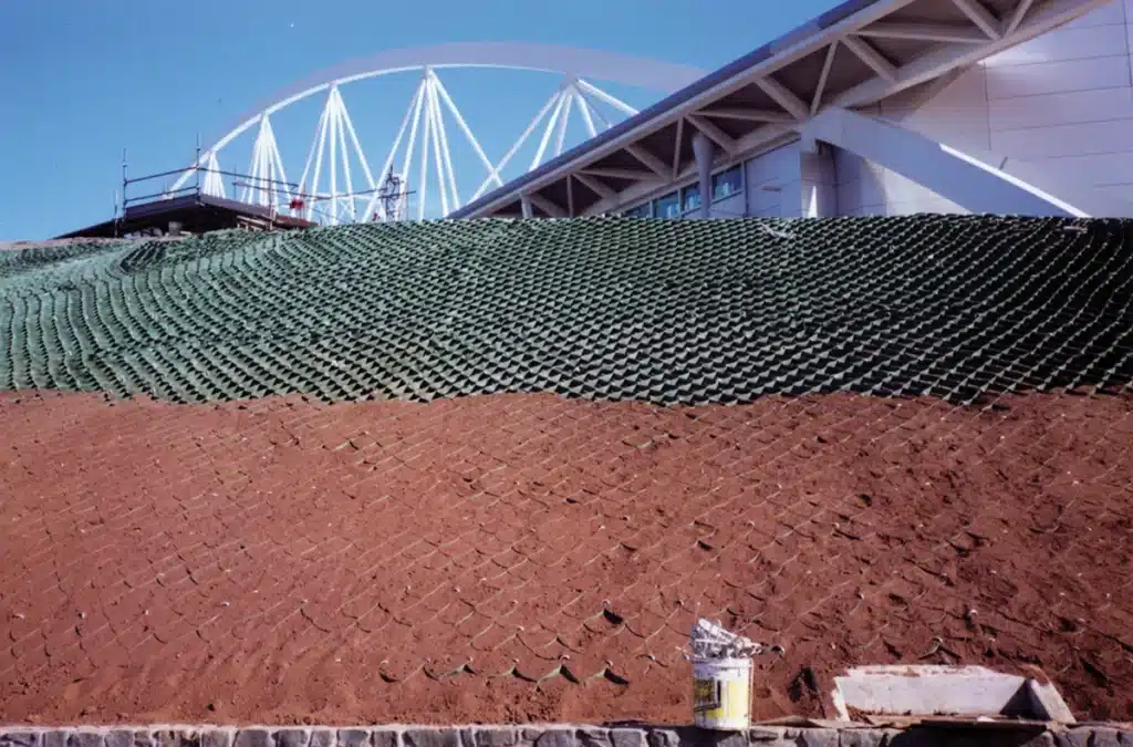 Sistema de drenaje geotécnico construido con geocelda hdpe en proyecto hidráulico