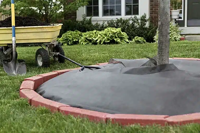 Cómo utilizar telas y abonos para jardines sin malas hierbas