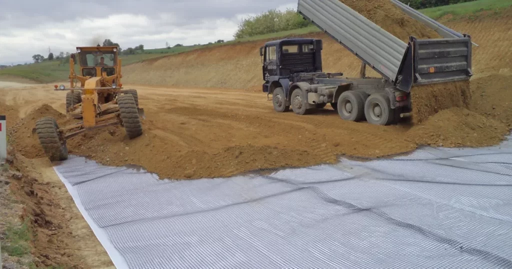 Geocompuesto de Geofantex para drenaje y refuerzo en proyectos de construcción