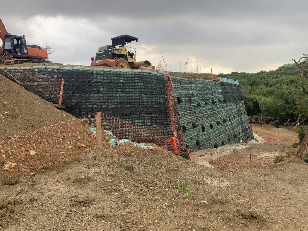 Geotextil la longevidad de los pozos utilizado en el refuerzo de paredes de pozos para aumentar la estabilidad del suelo y prevenir colapsos estructurales