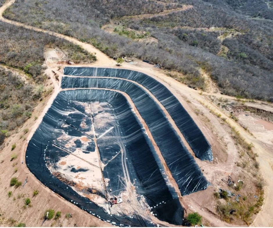 geocompuesto de bentonita utilizado en proyecto minero para impermeabilización de estanque de relaves