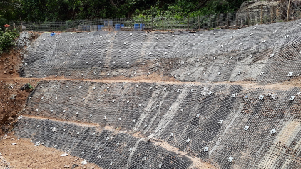 geotextil geocelular en proyecto de estabilización de taludes