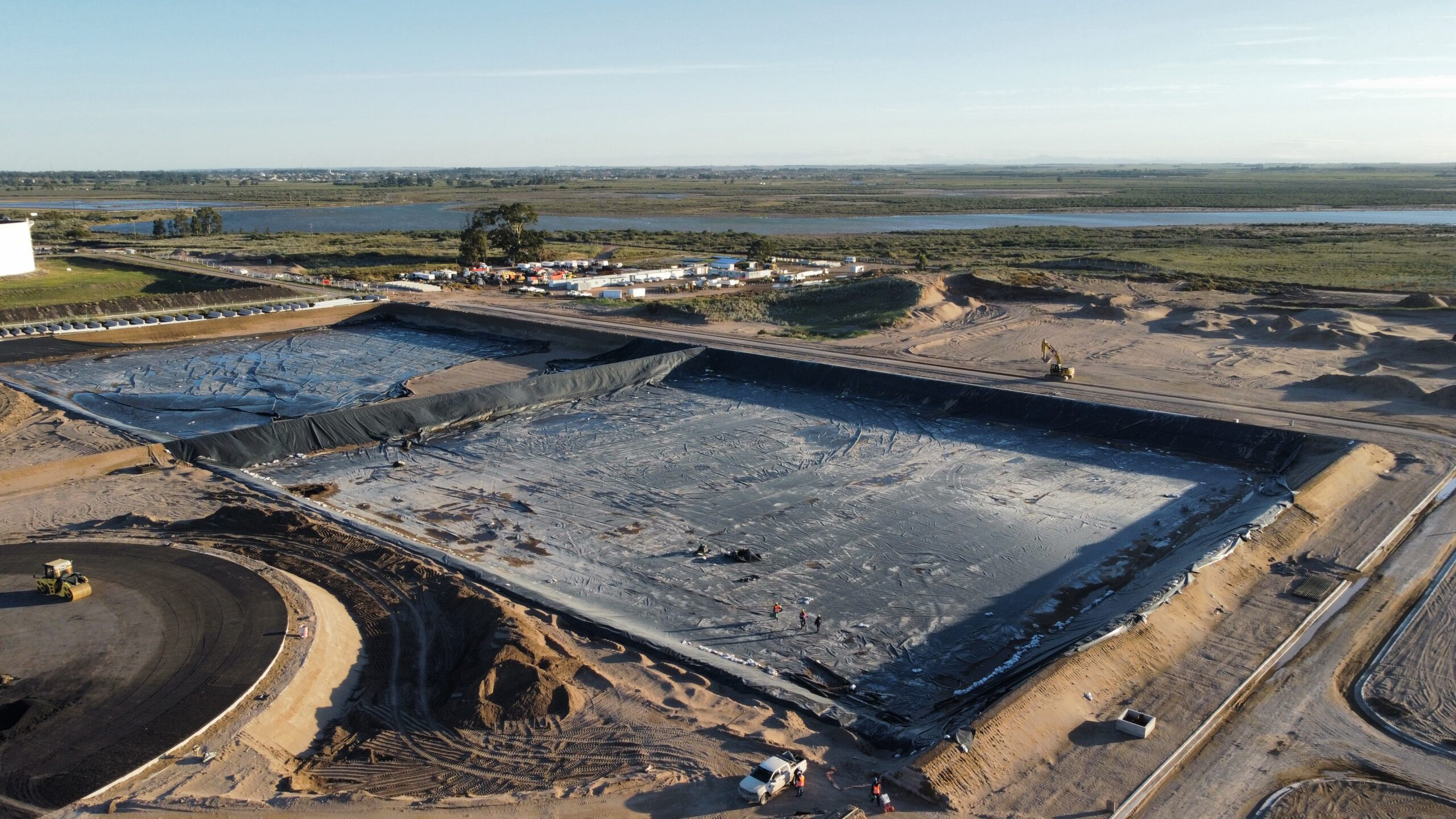 geored drenaje instalada en sistema de drenaje de relleno sanitario con geomembrana HDPE