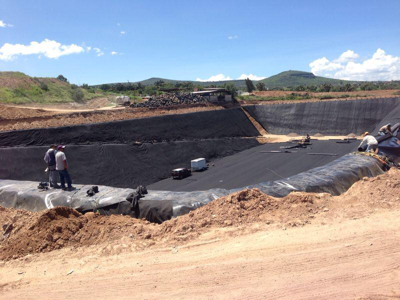 Costo de geomembrana HDPE por m² para proyectos de contención de agua – solución geosintética