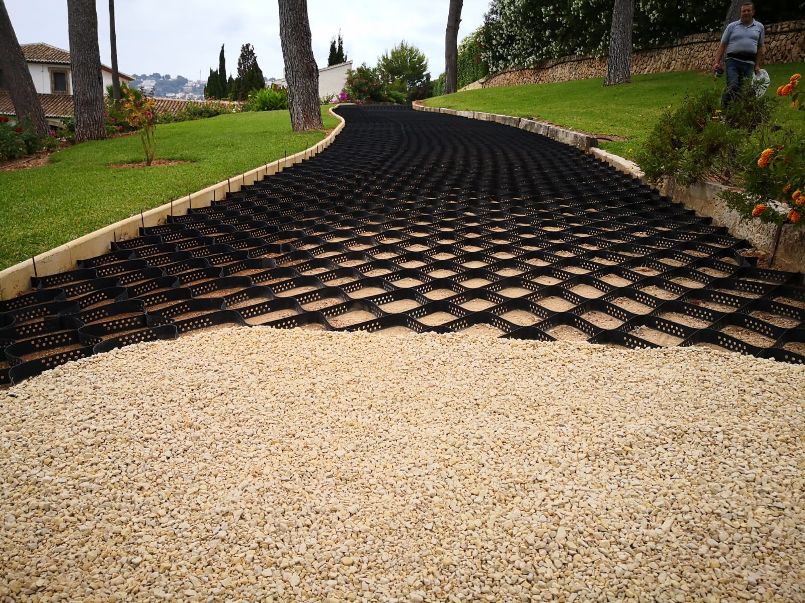 Geoceldas Colastine instaladas en carretera reforzando el suelo con geosintéticos