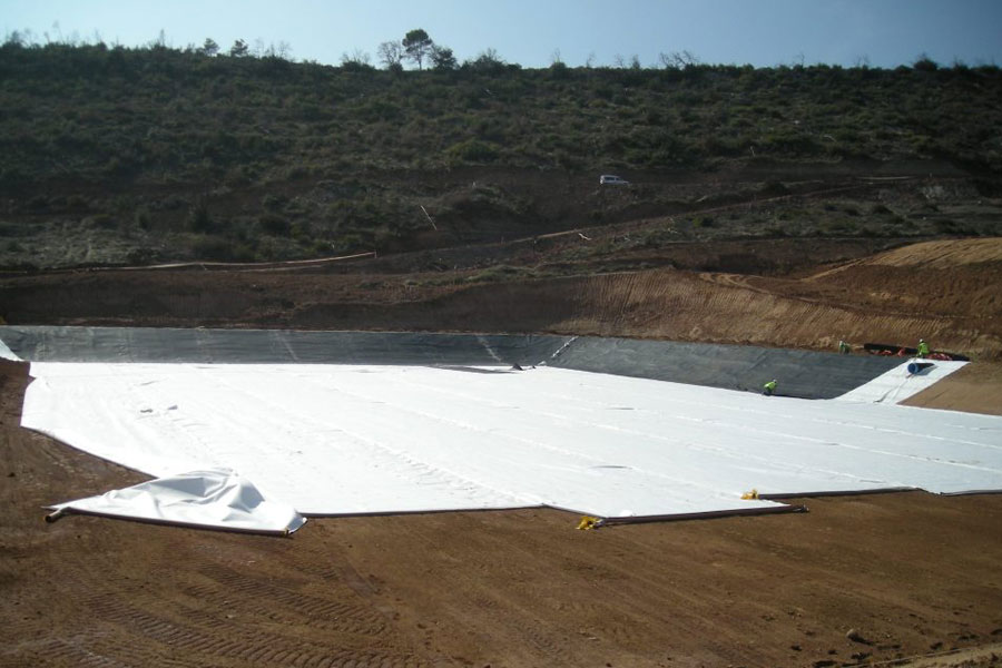 geocompuesto drain para control de agua subterránea en muros de contención y proyectos de infraestructura