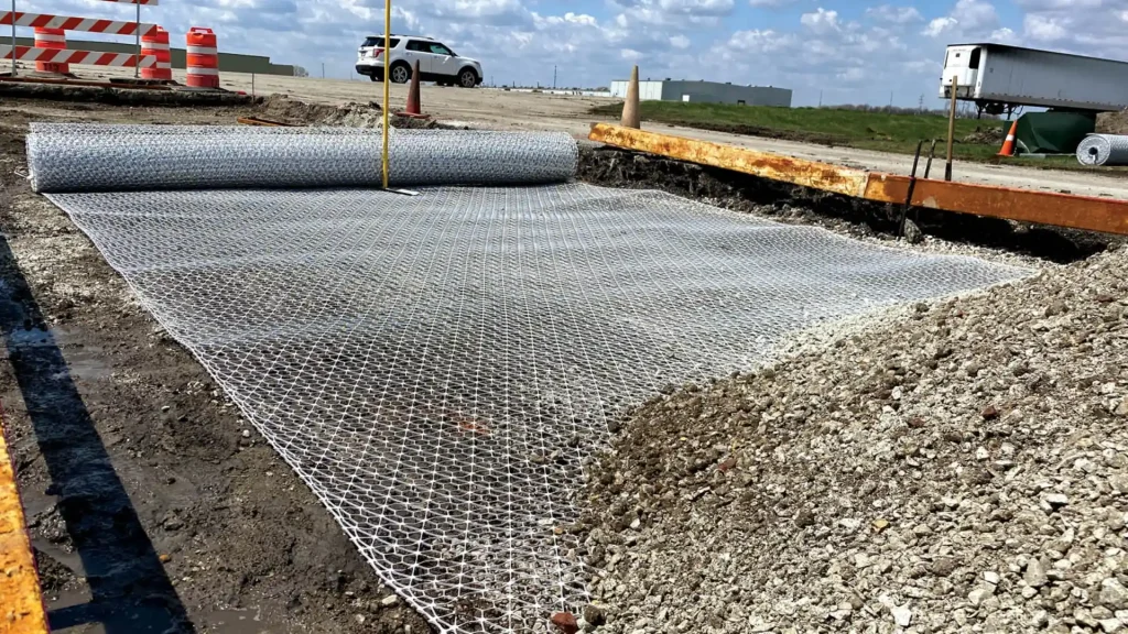 geomalla para estabilizar taludes aplicada en construcción de autopistas con geogrid