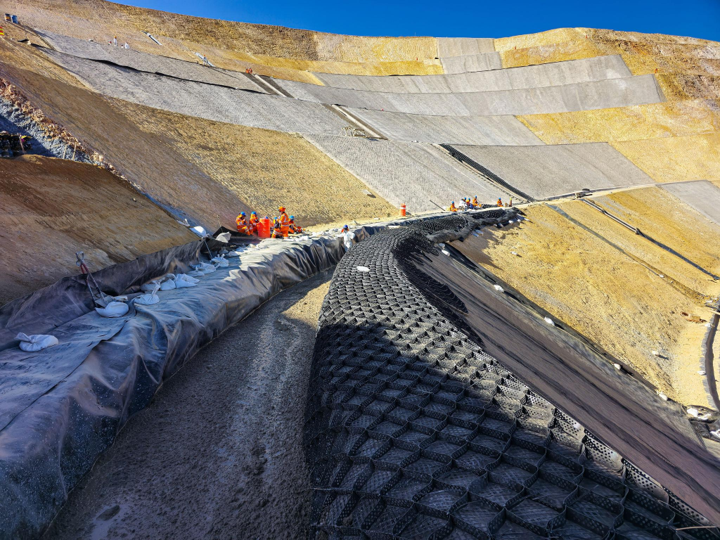 geosinteticos en taludes para estabilizacion de pendientes en obra vial