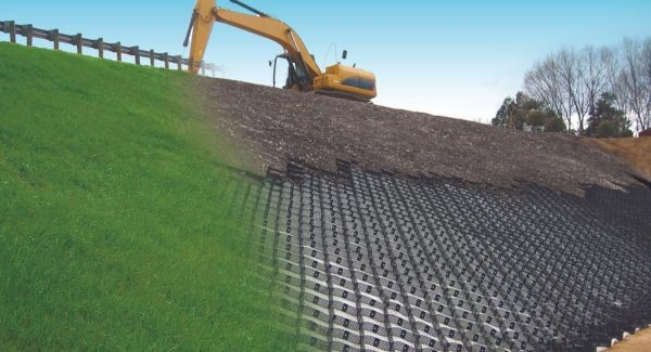 malla geocelda en construcción de carreteras para refuerzo de subrasante