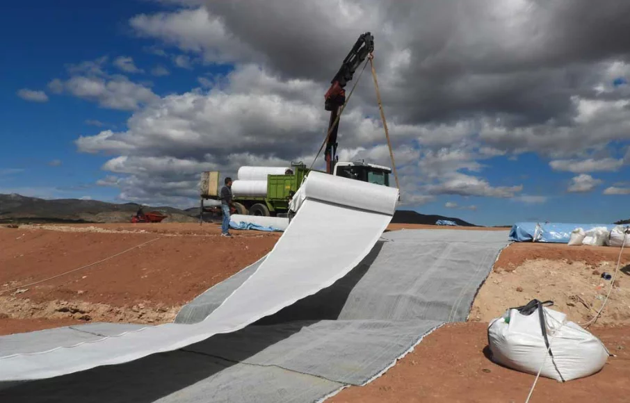 geocompuesto de bentonita en canal y reservorio aplicación hidráulica