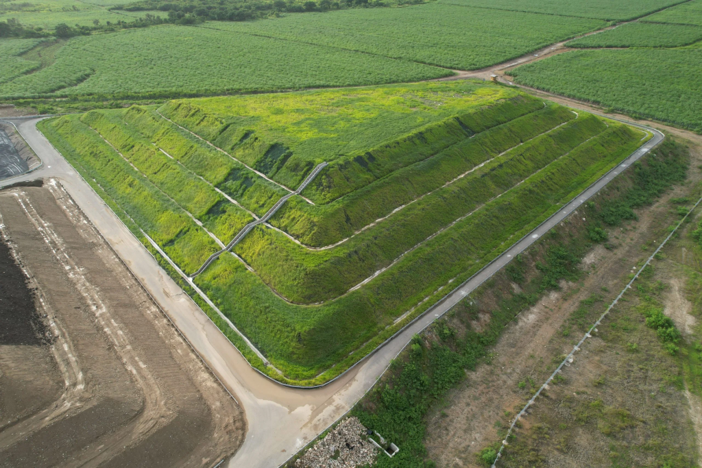 Proyecto de relleno sanitario con aplicación de geocompuesto Geofantex en sistema geosintético