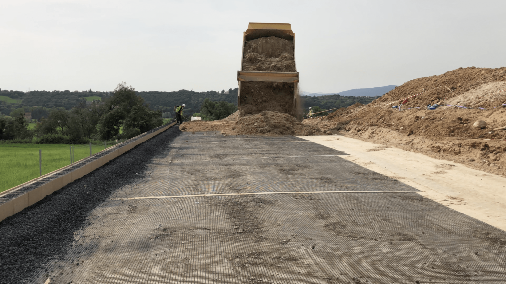 geored de drenaje utilizada en construcción de muro de contención