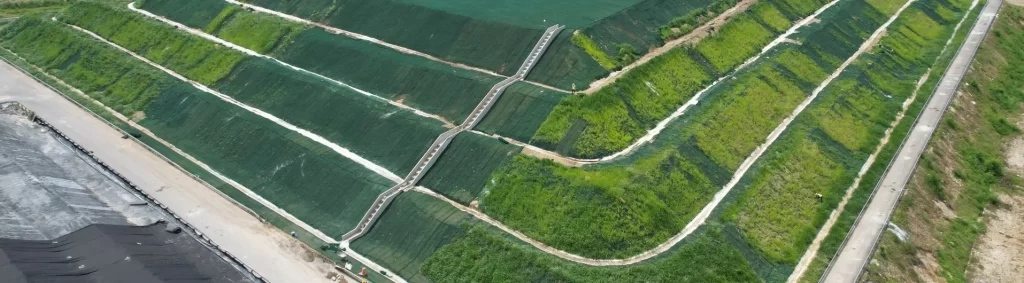 Aplicación de la estabilización de suelos con geosintéticos en carreteras, taludes y muros de contención para reforzar el suelo