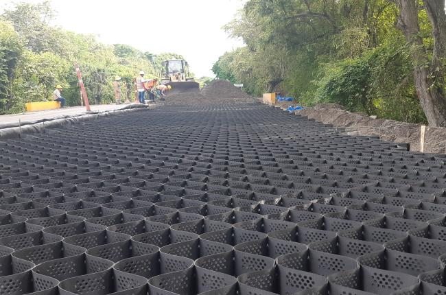 malla geocelda para refuerzo de suelos y estabilización del terreno