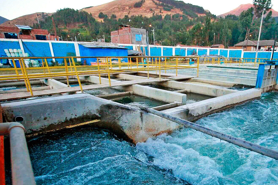 Manual de Geosinteticos Geofantex utilizado en piscina industrial de tratamiento de aguas residuales con geomembrana impermeable