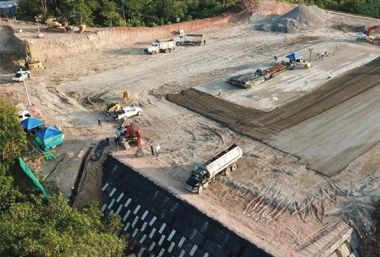 Proyecto de ingeniería geotécnica con estabilizacion de suelos con geosinteticos en obra de roca y taludes