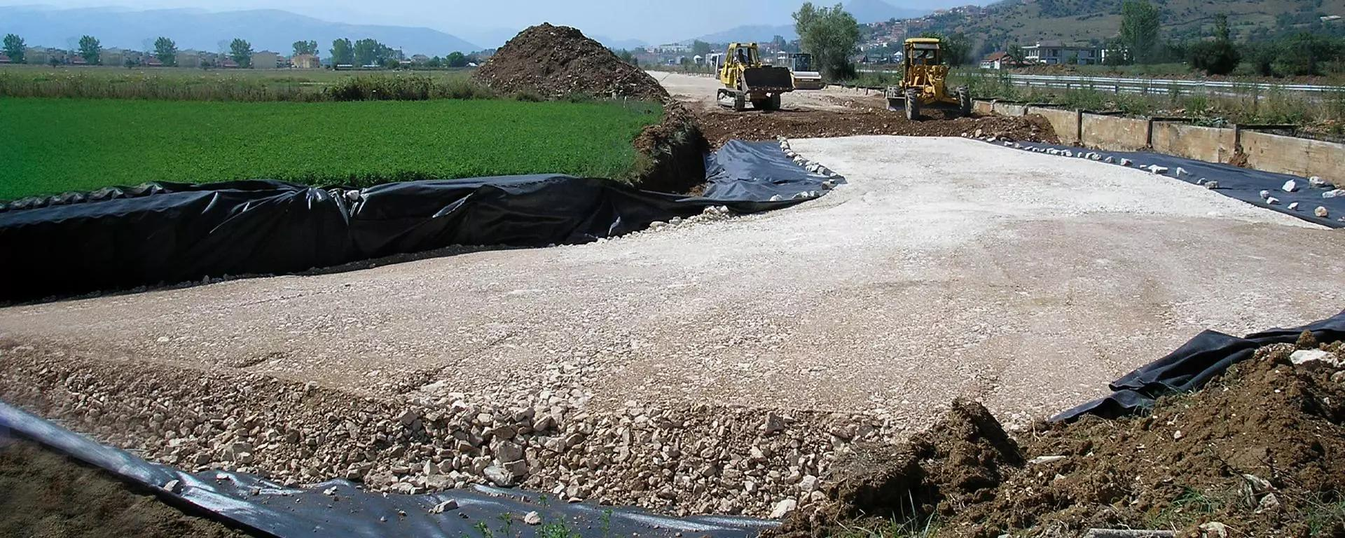 Membrana de drenaje geocompuesto instalada en proyecto de relleno sanitario