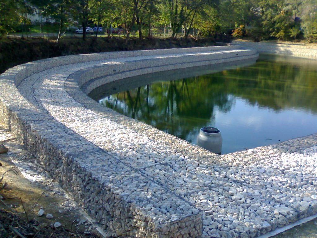 Composite drain geosynthetic drainage system for reservoir and hydraulic engineering